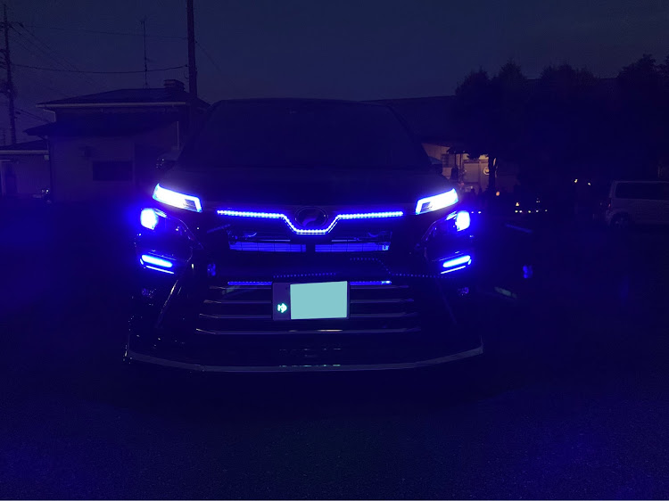ヴォクシーのLEDテープ・ヴォクシー・ノア・エスクァイアに関するカスタム事例の投稿画像1枚目