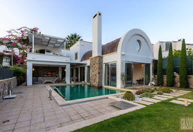 Villa with pool 2