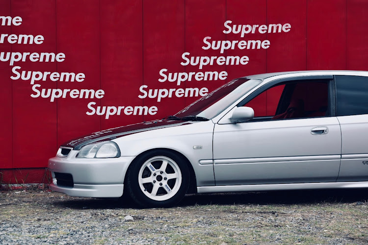 シビックタイプRのEK9・シビック・#B16B・VTEC・supremeの壁に関するカスタム事例の投稿画像1枚目