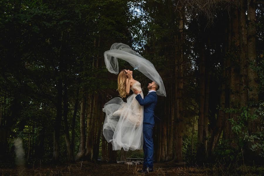 Fotógrafo de casamento Tudor Bolnavu (tudorbolnavu). Foto de 25 de outubro 2017