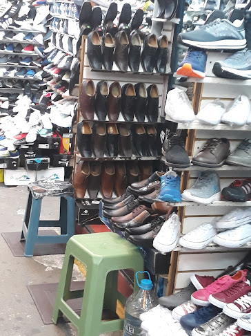 Opiniones de Venta De Zapatos Formales Local 30 en Quito - Zapatería