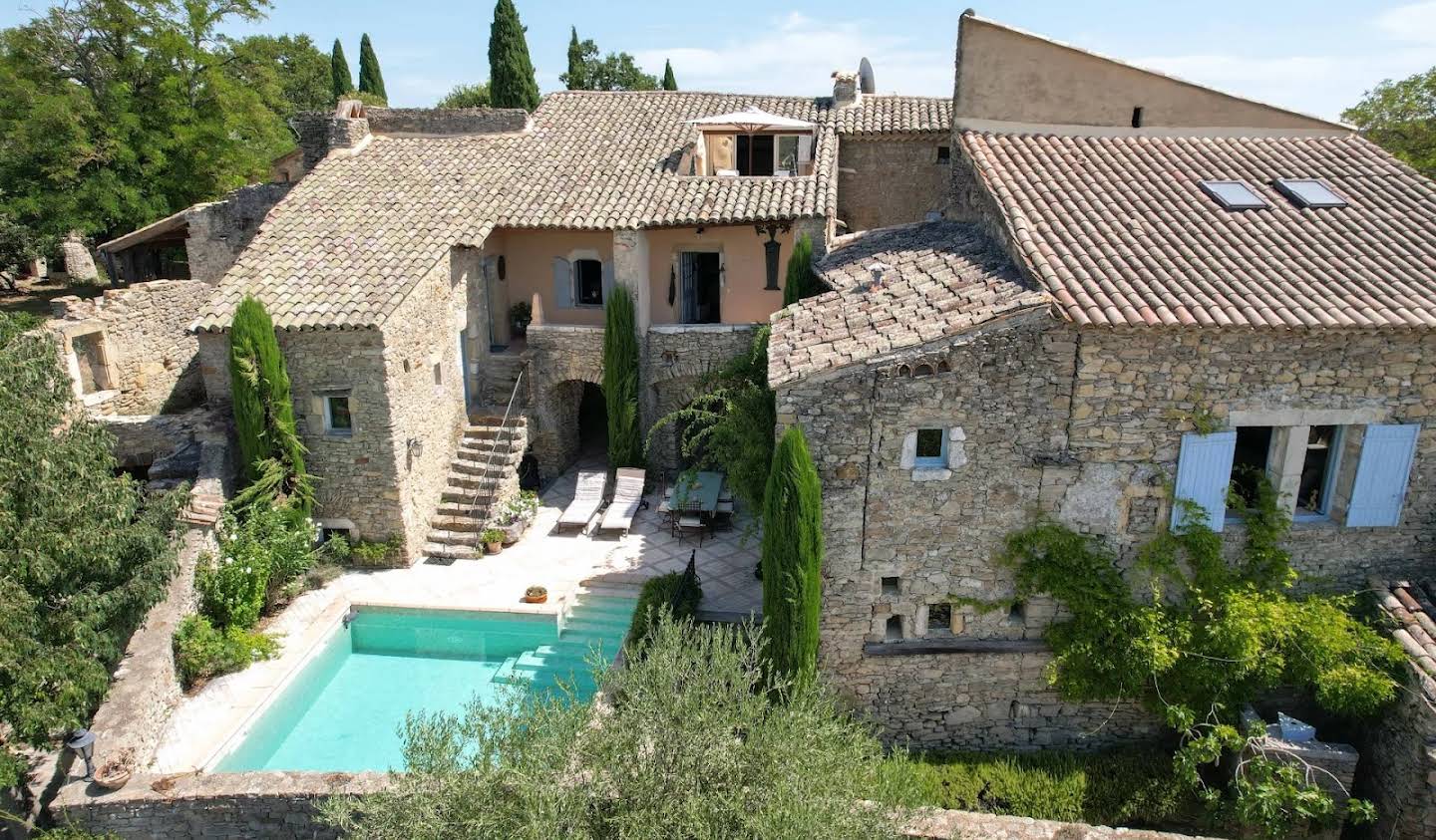 Propriété avec piscine Goudargues