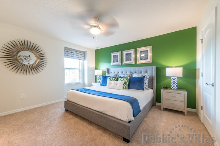 Gorgeous Main bedroom with King-size bed