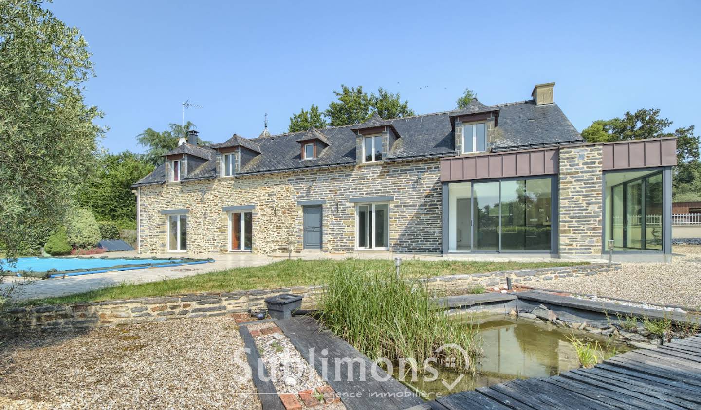 House with pool La Chapelle-Gaceline