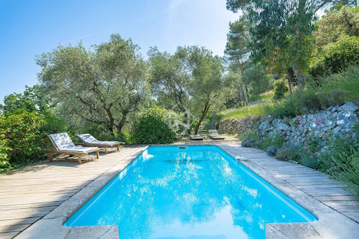 Villa with pool 3