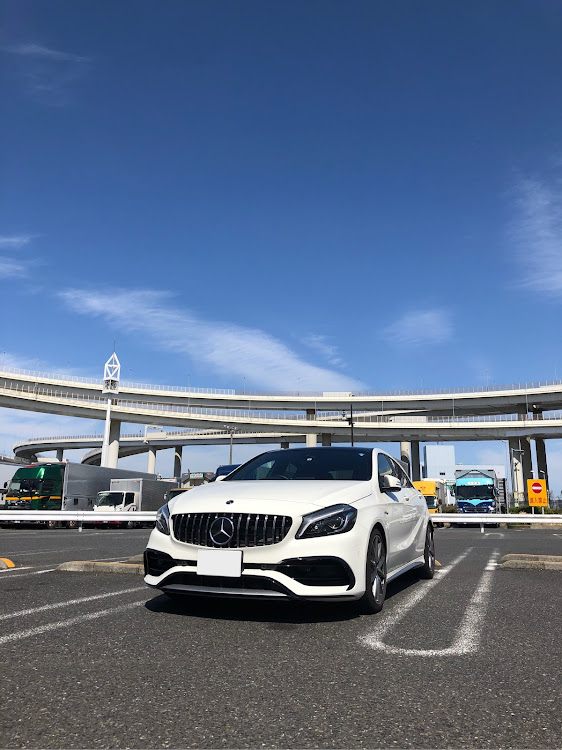 Aクラスのドライブ・A45・AMG・桜・大黒PAに関するカスタム事例の投稿画像1枚目