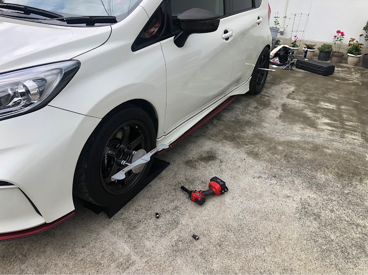 ノートのDIY・車高調整・アライメント測定・調整・イケヤフォーミュラ・アライメントはこれから…に関するカスタム事例の投稿画像3枚目