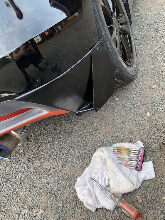 CR-Zのワンオフ・エアロ・ホイール塗装・車高調整・DIYに関するカスタム事例の投稿画像4枚目