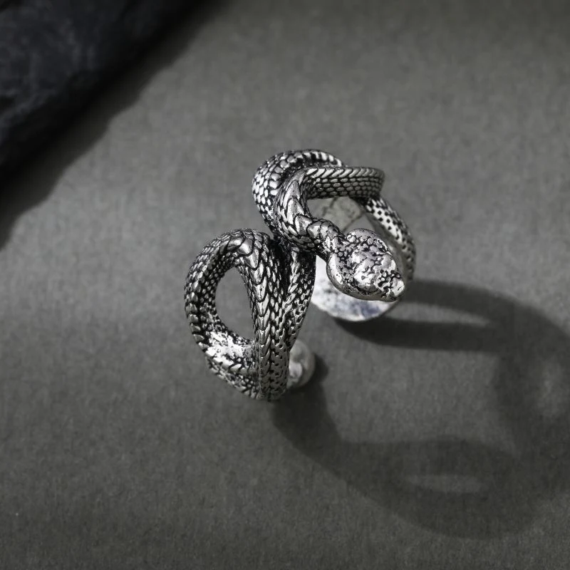 Retro Europe And America Python Ring Dark Punk Three-dimensional A bold and unique statement ring perfect for adding an 