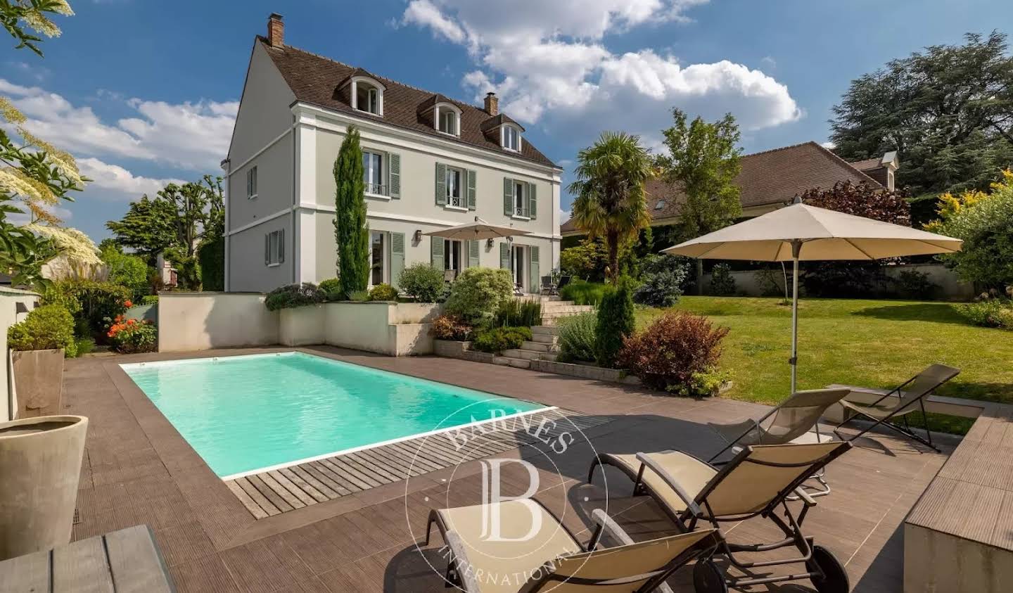 House with pool and terrace Louveciennes