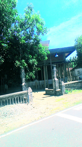 Masjid Terhalang Pohon Mangga