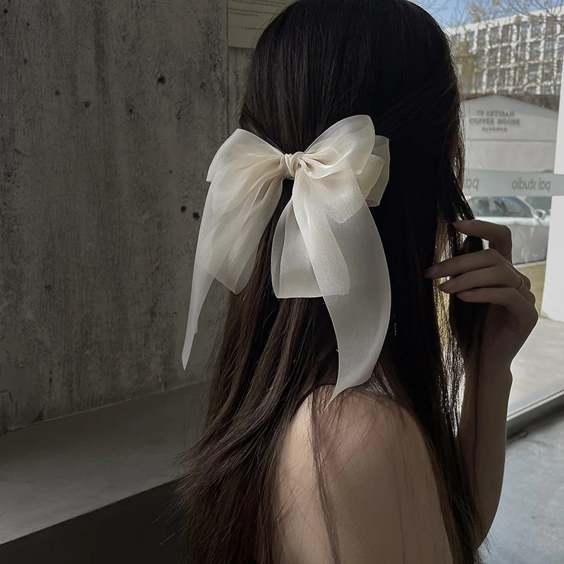Title 3, Barrette à cheveux noire avec nœud papillon et ...