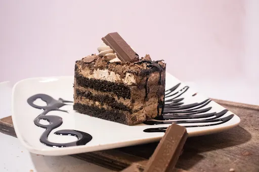 Eggless KitKat Pastry