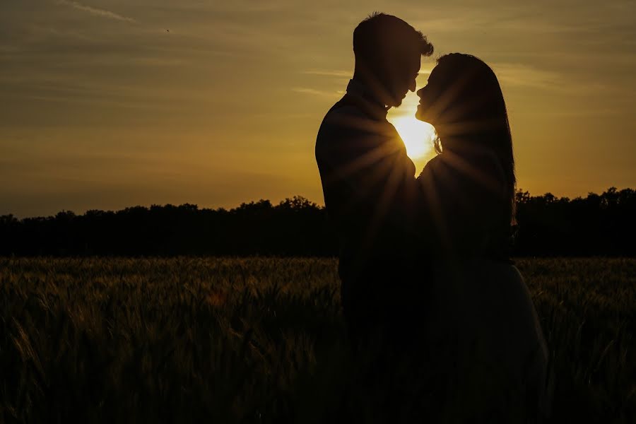 Fotógrafo de casamento Alex Vîlceanu (alexandruvilcea). Foto de 3 de outubro 2018