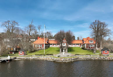 Villa with garden 3