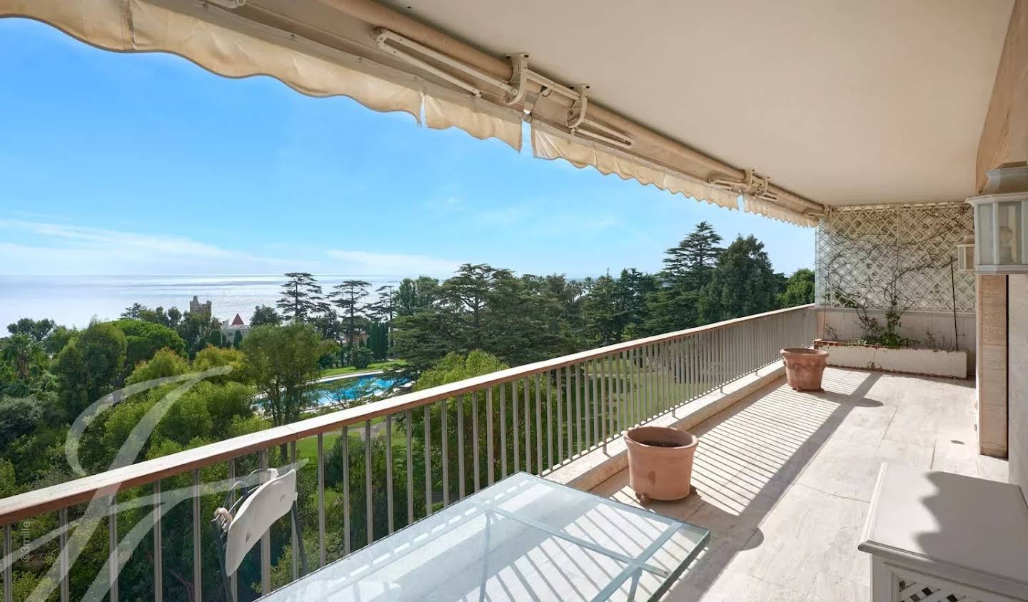 Apartment with terrace Cannes