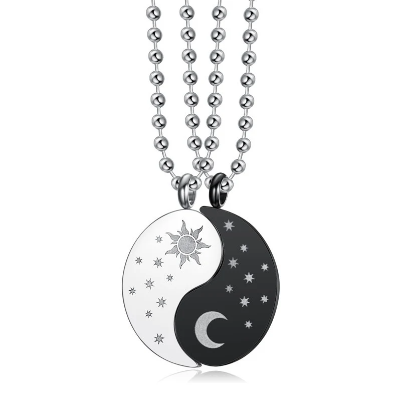 Collier pendentif soleil et lune style hip hop pour couples. Ornement tendance européen et américain avec couture. Un accessoire cool et unique.