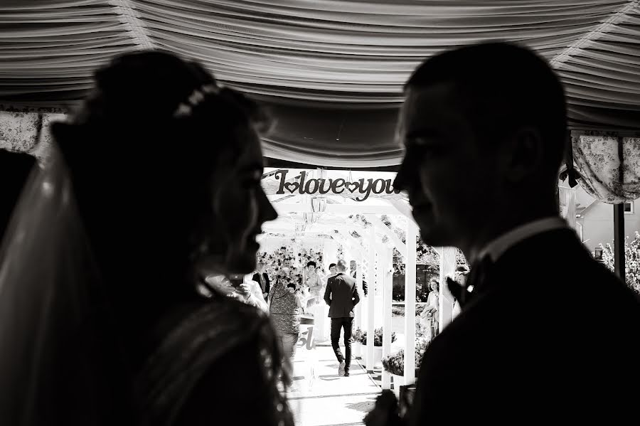 Wedding photographer Vadim Kostyuchenko (sharovar). Photo of 22 August 2018