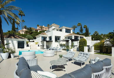 Villa with garden and terrace 3