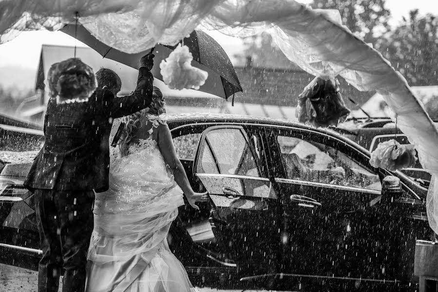 Wedding photographer Marius Balan (fotoemotii). Photo of 2 December 2018