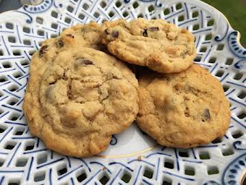 ~ Peanutty Chocolate Chip Oat Cookies ~