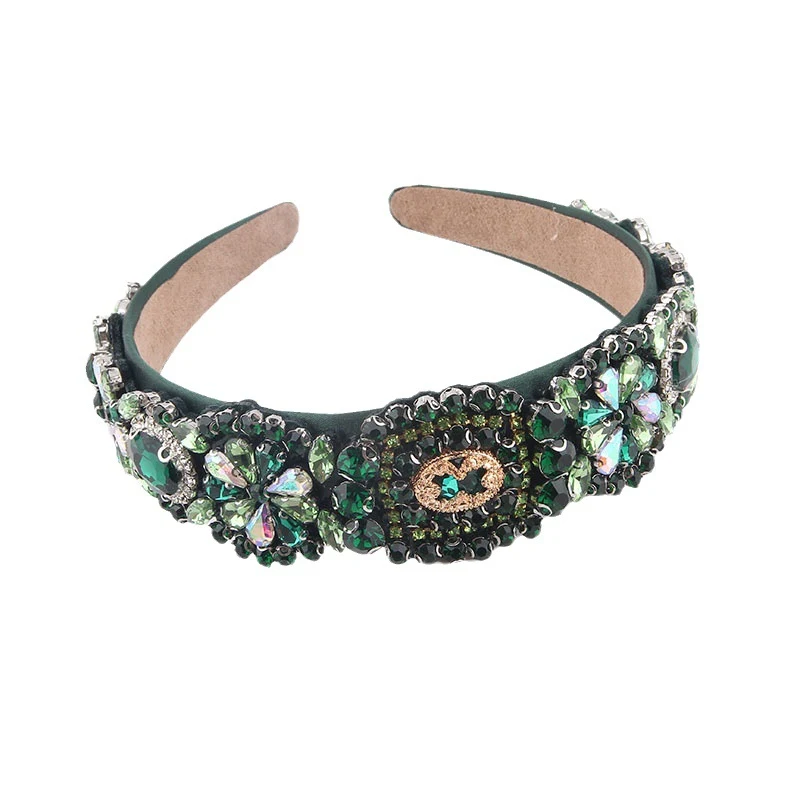 Serre-tête baroque somptueux entièrement orné de bijoux pour sublimer votre coiffure avec élégance et brillance, idéal pour événements spéciaux.