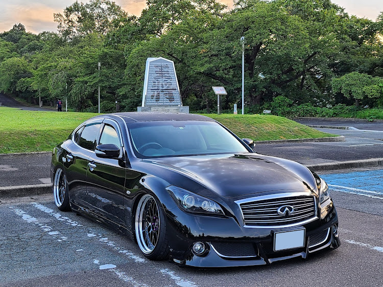 フーガの早朝・早朝ドライブ・早朝撮影に関するカスタム事例の投稿画像1枚目