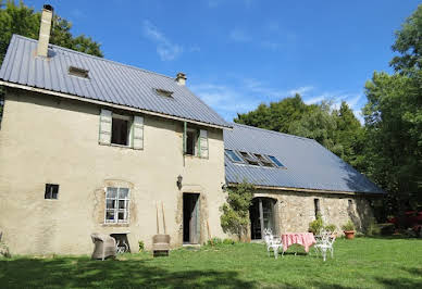 Corps de ferme avec dépendances et jardin 5