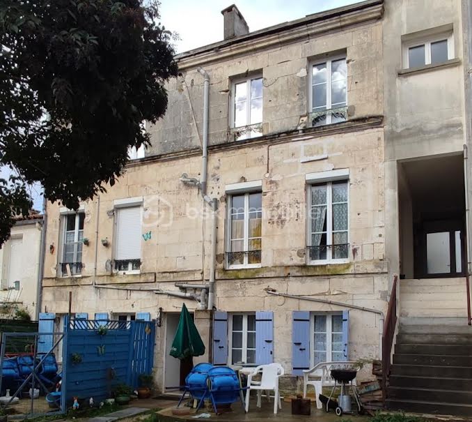 Vente maison 13 pièces 185 m² à Saintes (17100), 295 000 €