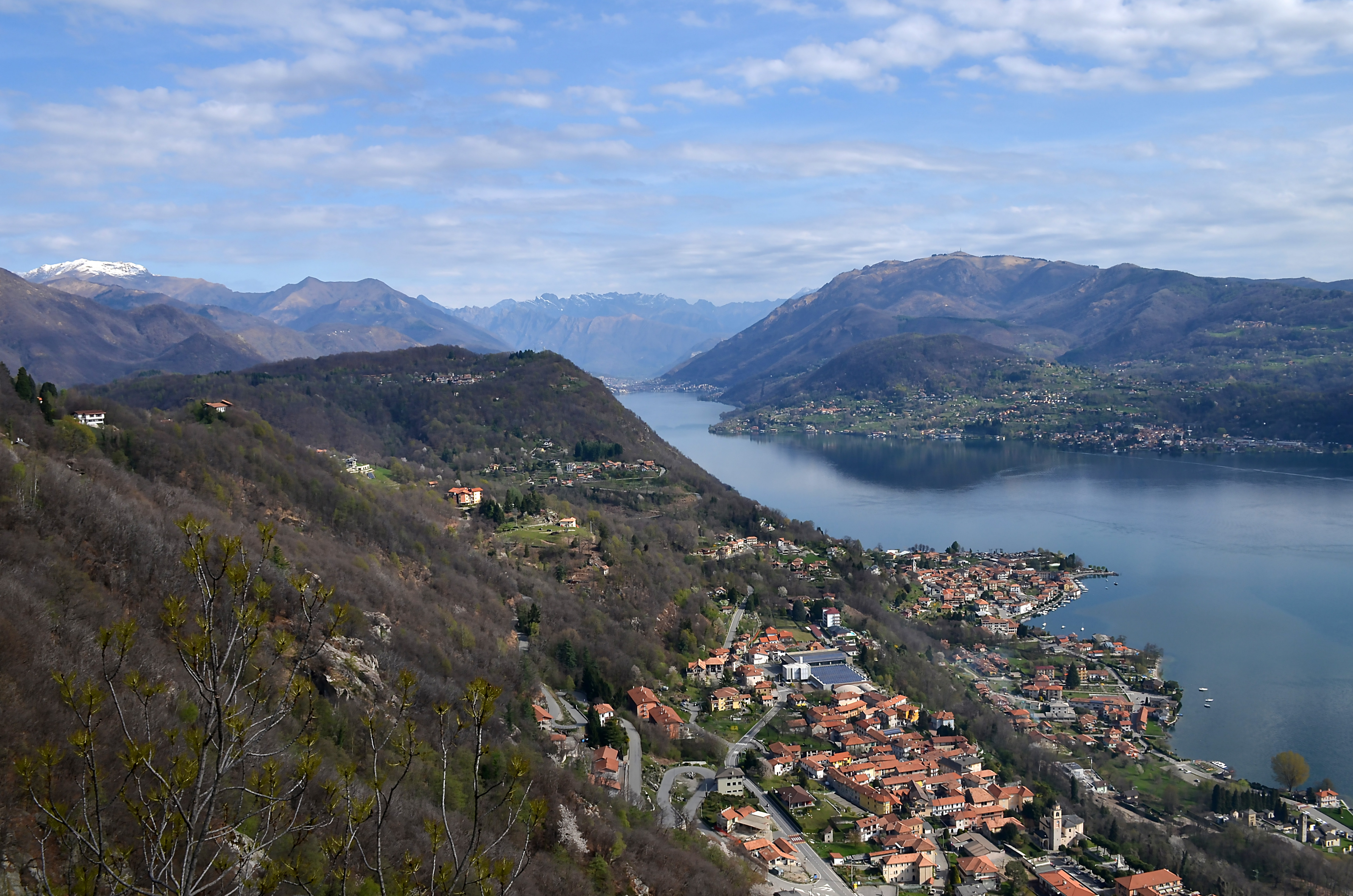 Il lago laggiù... di Wilmanna