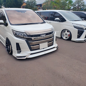 ヴォクシー ZRR80W