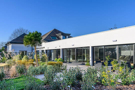 Maison avec piscine et terrasse