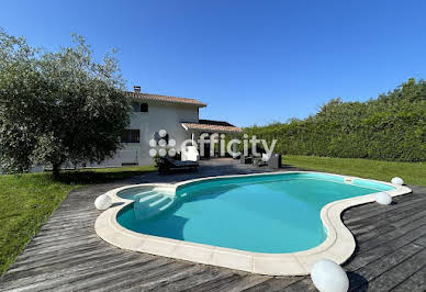 Maison avec piscine et terrasse 10