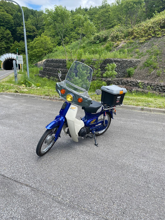 その他のプレスカブ50FI・スーパーカブ50・風防取り付けに関するカスタム事例の投稿画像1枚目