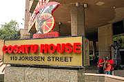 Cosatu wants urgent prosecution of those implicated in corruption and looting of state coffers. File photo.