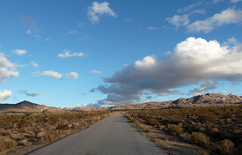 Mojave Desert National Monument: Driving to Hole-In-The-Wall campground.