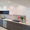 White / grey kitchen cabinets