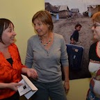 Adeline Stern (à g.), Monique Reymond (au centre), qui est une des bénévoles de l’école de cirque et Dominique Bugnon (à dr.), co-directrice de l'école de cirque 