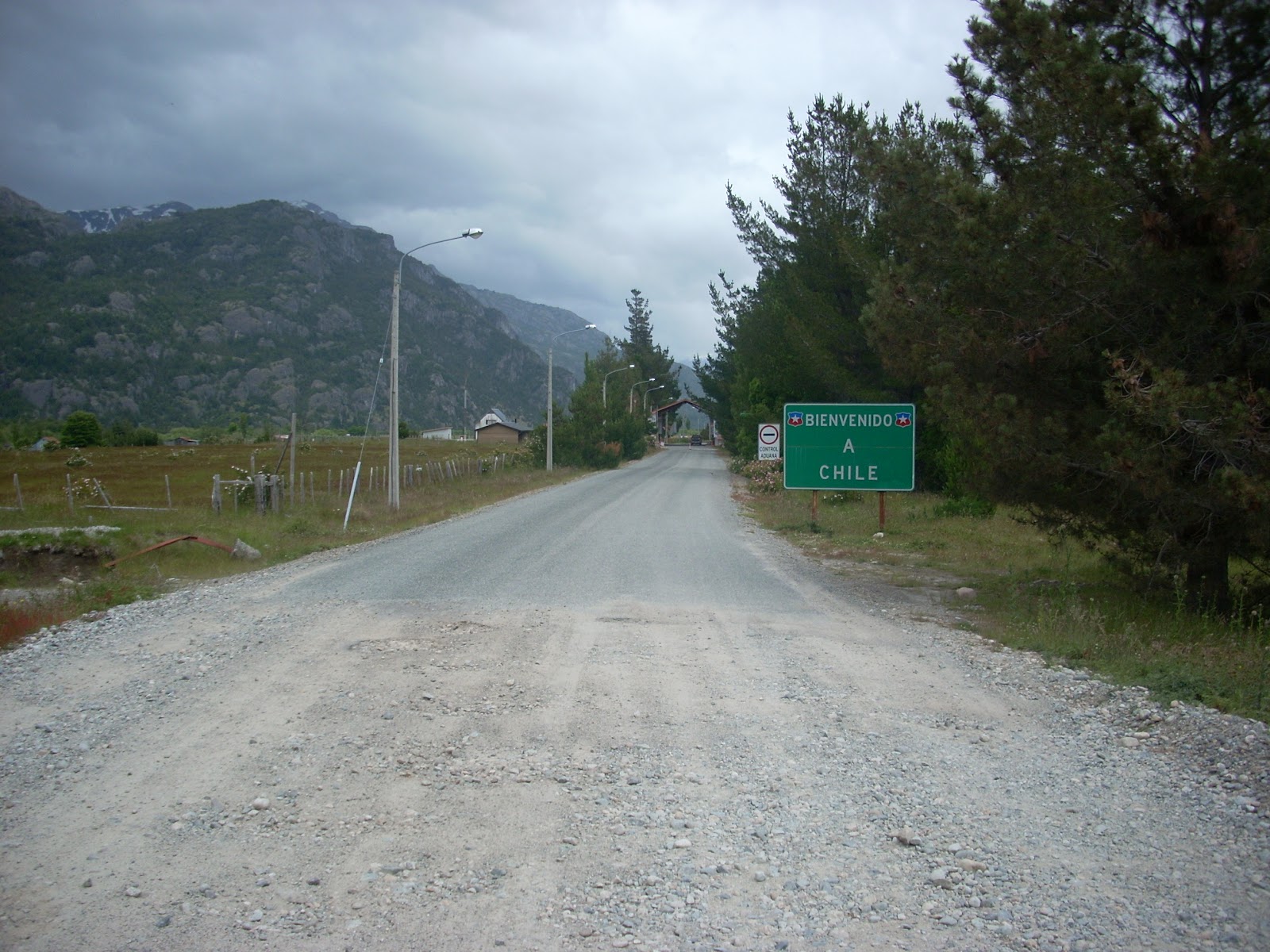 Teasing me, with a paved road on the Chilean side. It wouldn´t last