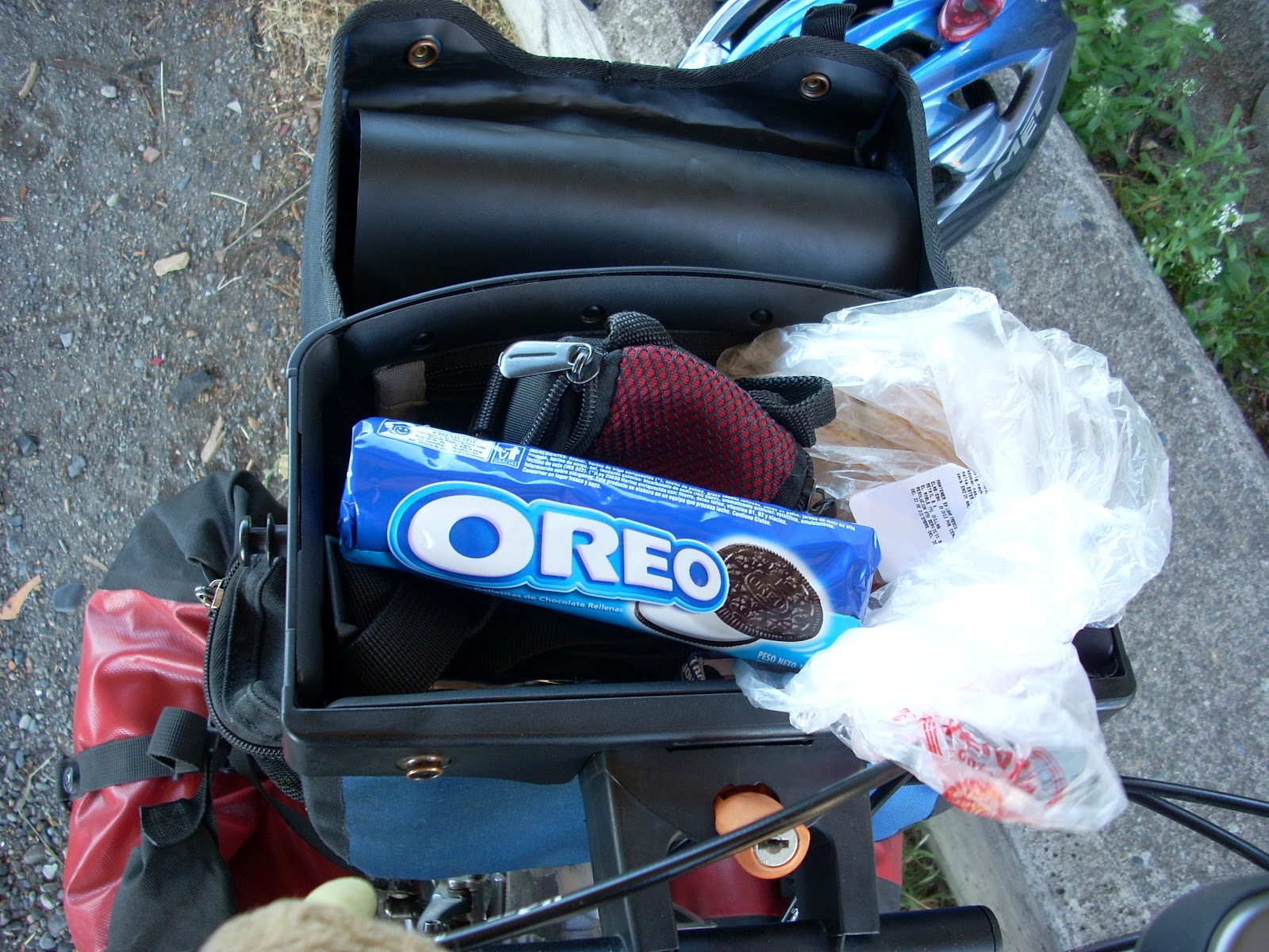 The first Oreos! As all cyclists who have been to China know, these are the most important fuel you can get. Sadly they're just not as good here as in China - not enough cream in the middle.