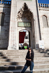 Входа към вътрешния двор на Синята джамия