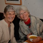 Fête du cinéma14_Martine Cuennet et Marianne Baehler dégustent les bonnes soupes maisons.jpg