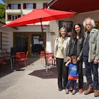 Muriel Jaquerod, la réalisatrice du documentaire ENGEL, accompagnée de sa fille Héloïse et  entourée de sa mère Françoise et de son père Edmond Engel