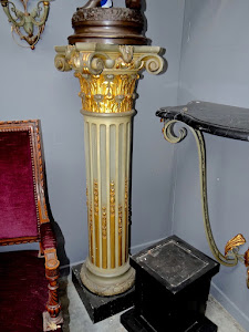 Антикварная колонна.
19-й век.