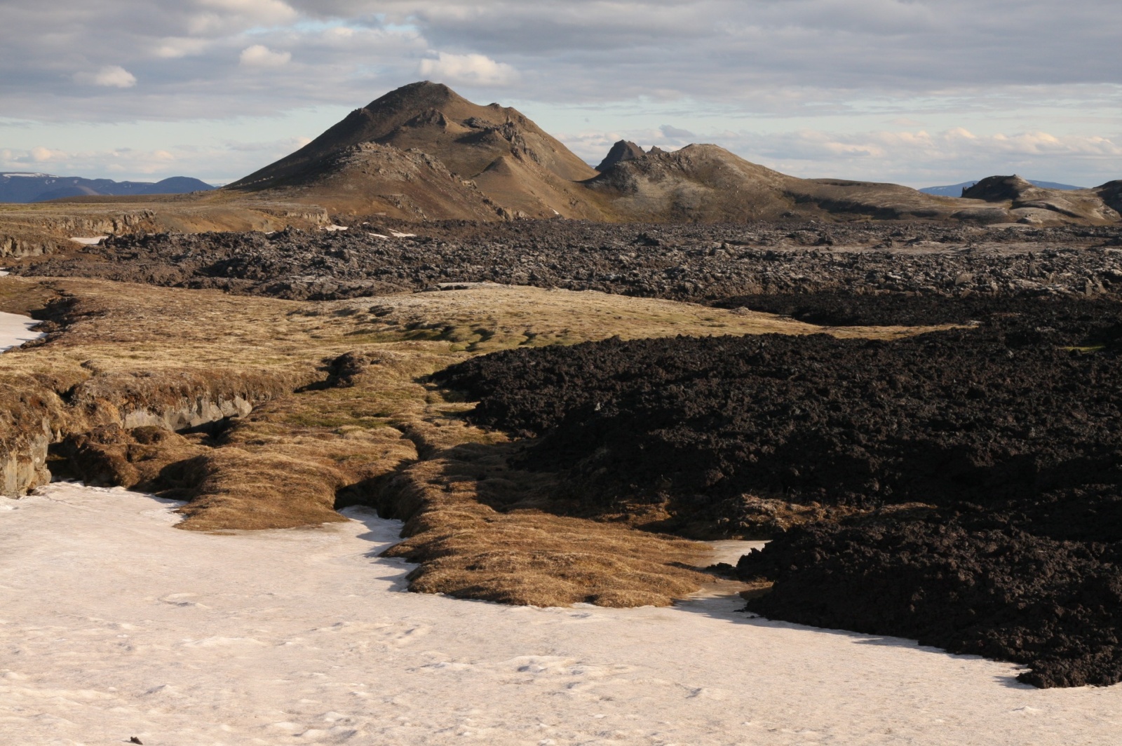 Yes, this is snow - fire and ice are close in Iceland