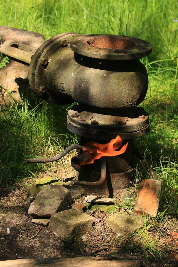 Locals sometimes cook their food here, by putting pots on the metal rods below