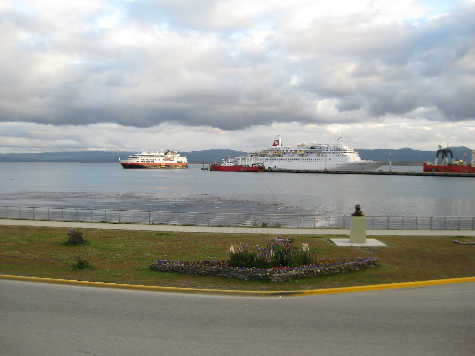 Ushuaia, cruise ships docked