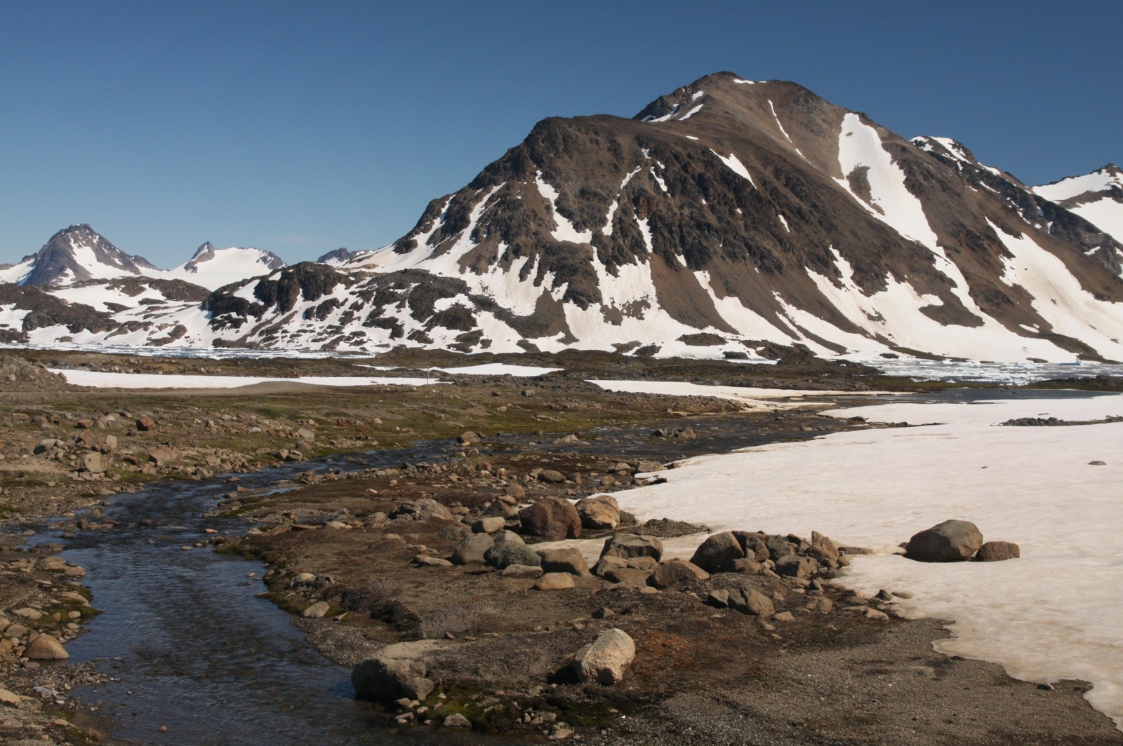 The island of Kulusuk, where the only international airport is (gravel)