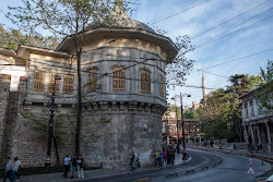 Павилиона, разположен срещу "Високата порта", от където султана е наблюдавал влизащите там
