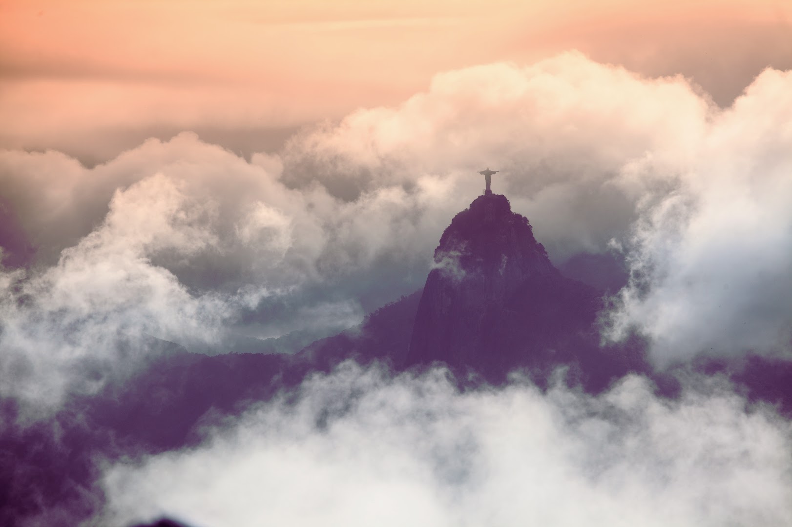 Cristo shows himself for a few seconds to the crowd on Sugar Loaf mountain